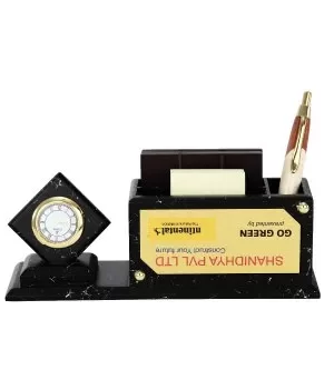 DW 2022 C Wooden Pen Stand With Analog Clock