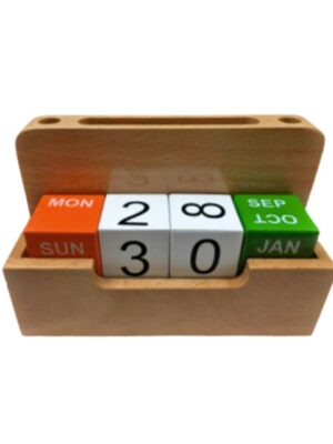 Natural Wooden Pen Stand: DW 5202 F DICE